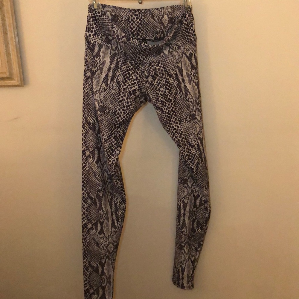 Onzie snake print yoga leggings ankle length